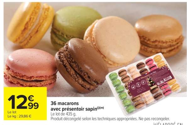 36 macarons avec présentoir sapin