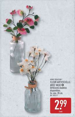 Fleur artificielle avec vase